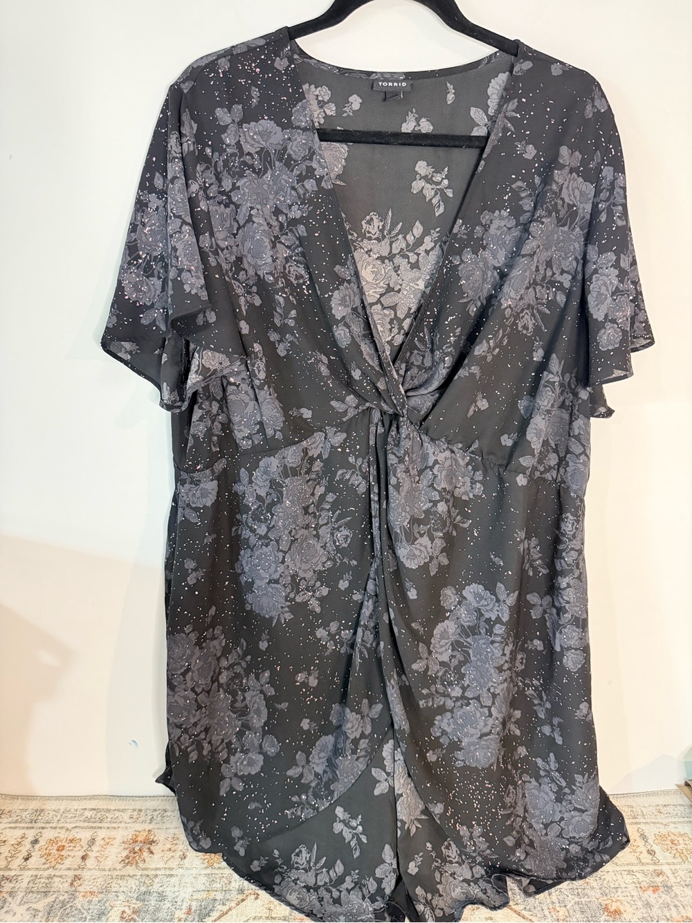 Torrid twist front v neck floral tunic